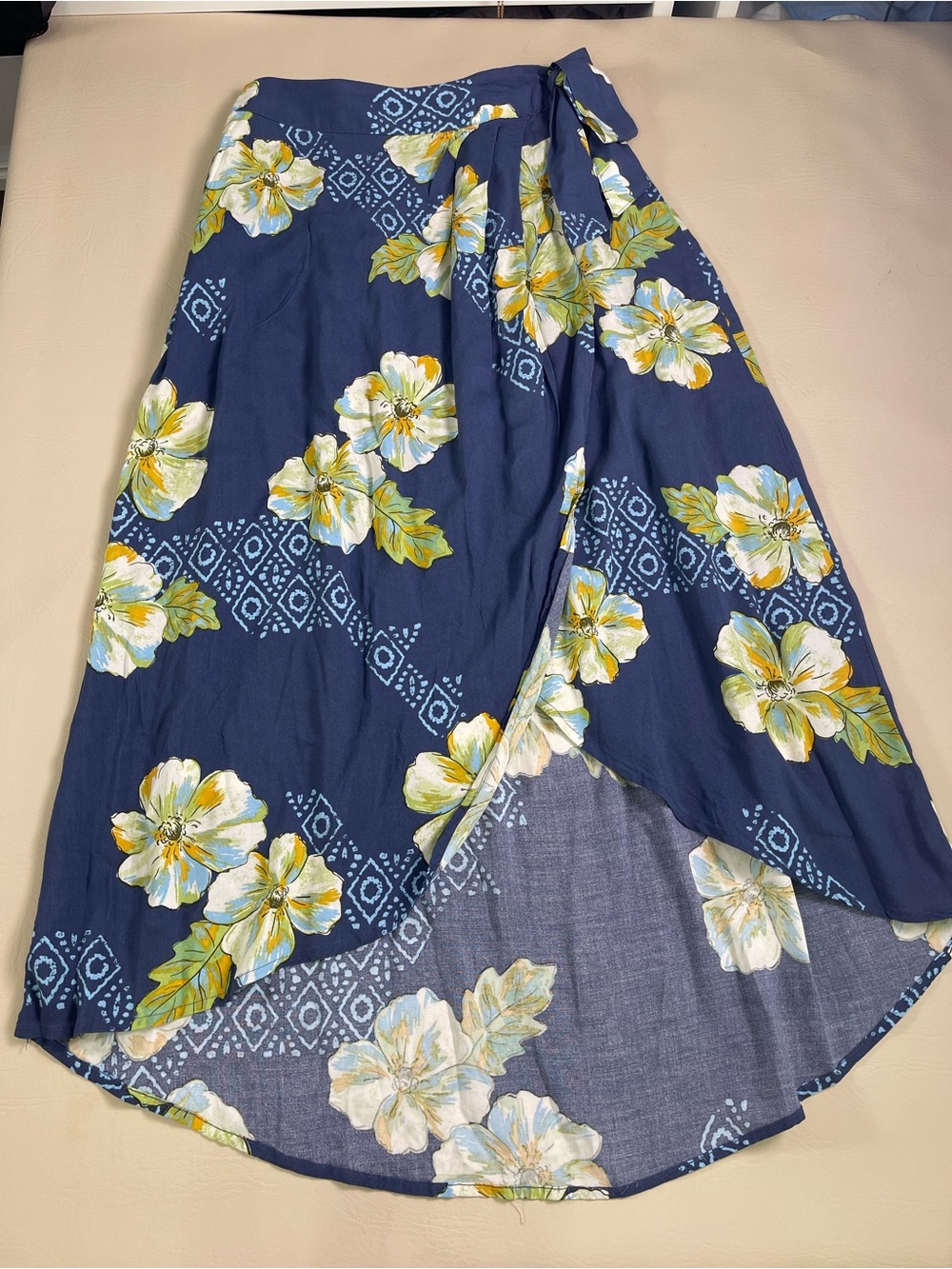 Kohl's Navy Floral High-Low Wrap midi Skirt with Yellow & White Blooms XS